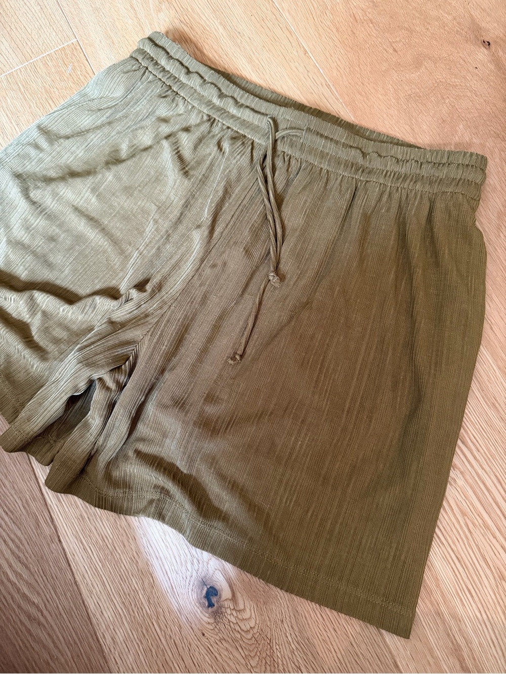 Oak + Fort Crinkled Shorts - Tan/Olive - XS